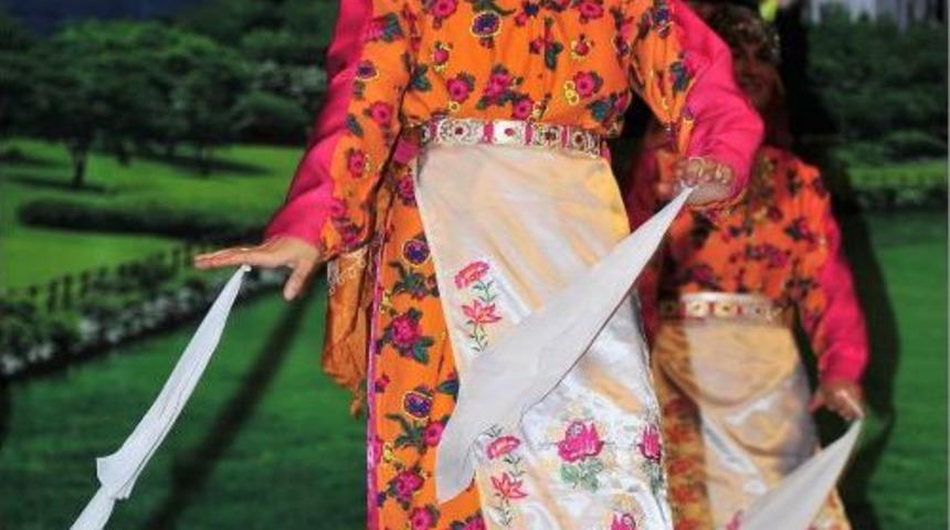Erguvan Halk Oyunları Topluluğu Bursalıları Coşturdu