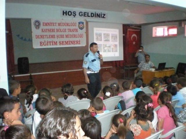 300 Öğrenciye Trafik Kuralları Anlatıldı