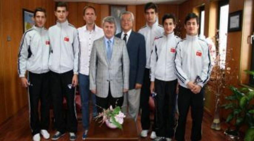 Tophane Badminton Takımı'ndan G&uuml;lsar&rsquo;a Ziyaret