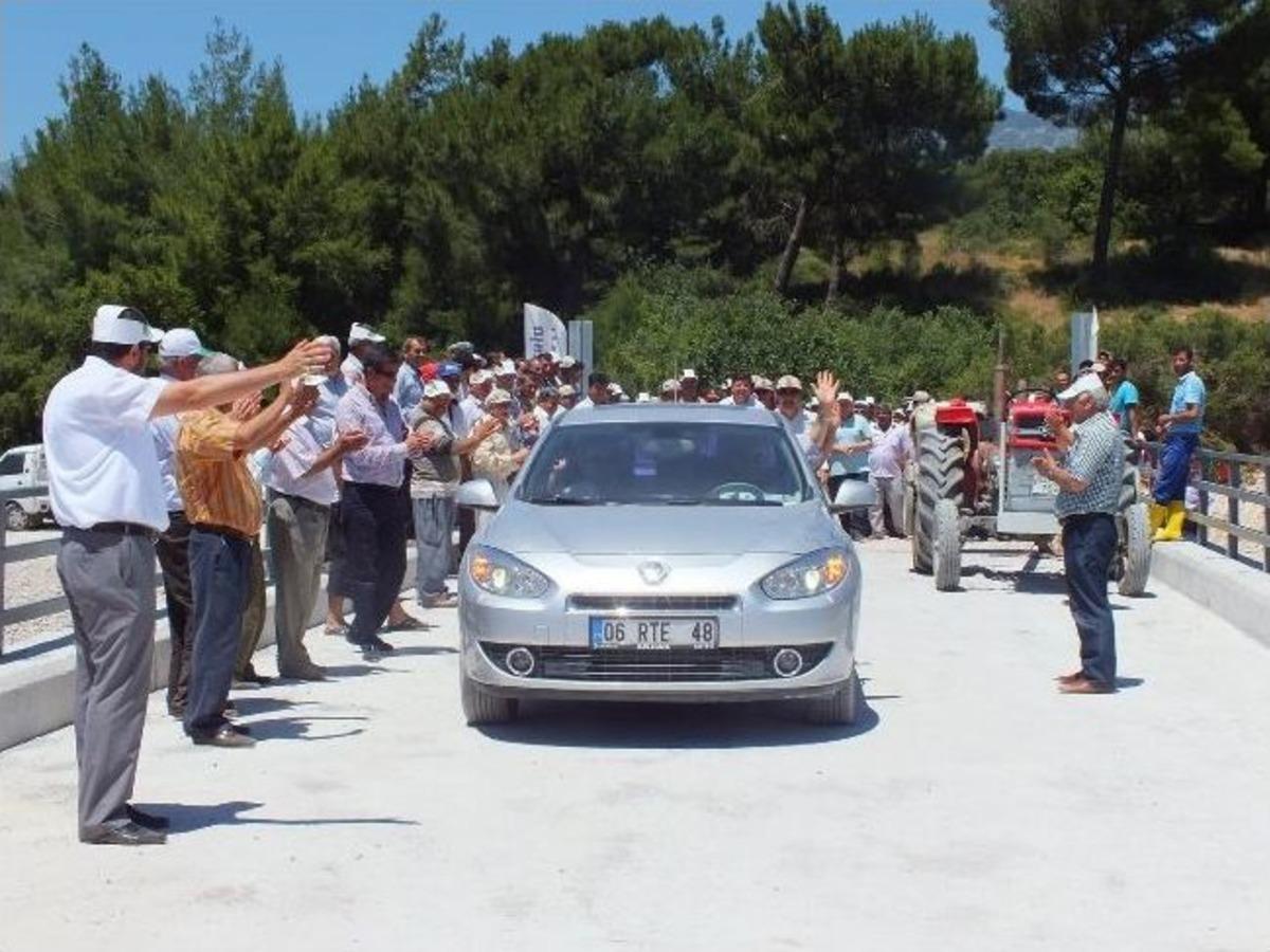 Milletvekili Sal Yerine Bu Kez Arabayla Ge&ccedil;ti