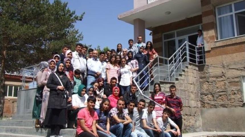 İş Adamı Sadullah Gencer, Mezun Olan &Ouml;ğrencilerle Kahvaltıda Buluştu