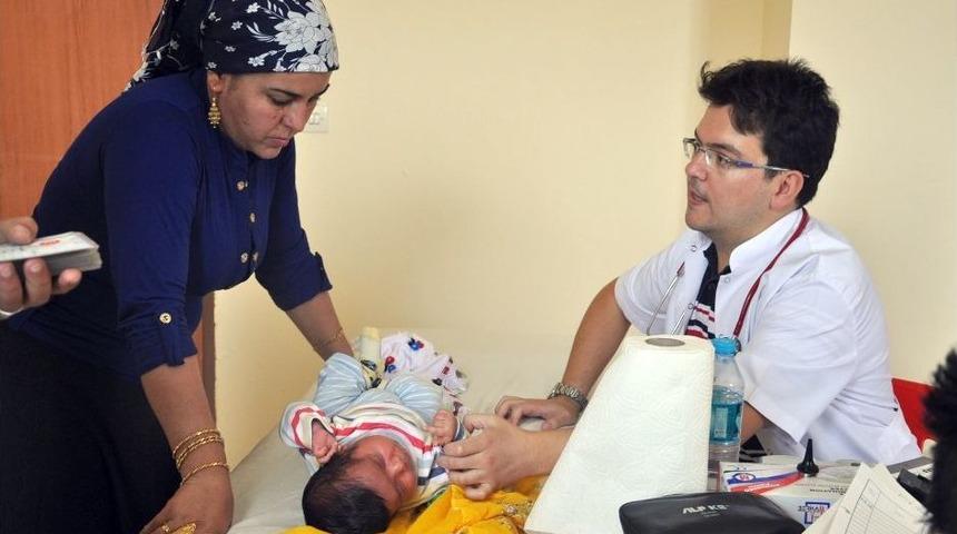 G&ouml;n&uuml;ll&uuml; Doktorlar, Sınıra Sıfır Noktadaki Vatandaşların Yardımına Yetişti