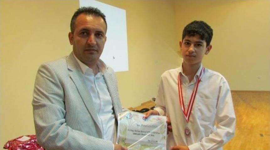 Satran&ccedil;'ta Dereceye Giren &Ouml;ğrenciler &Ouml;d&uuml;llerini Aldı