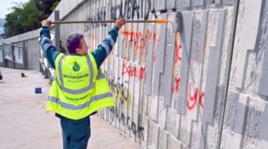 Dolmabah&ccedil;e'de Yaralar Sarılıyor