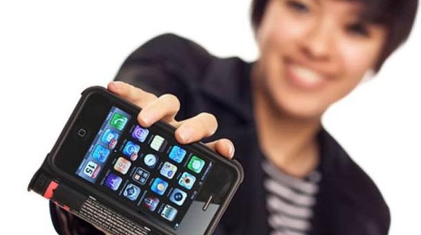 İsvi&ccedil;reli Firma IPhone'a Biber Gazı P&uuml;sk&uuml;rtme Aparatı Ekledi