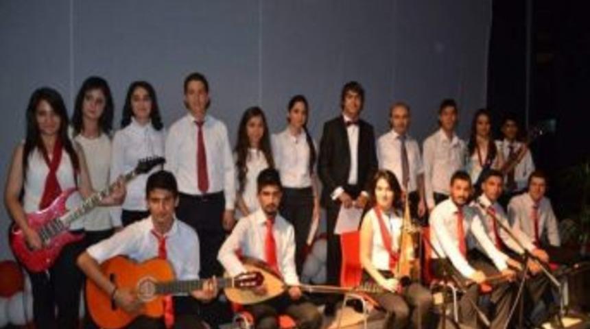 Kahta&rsquo;da D&uuml;zenlenen Şiir Ve M&uuml;zik Dinletisine Yoğun İlgi