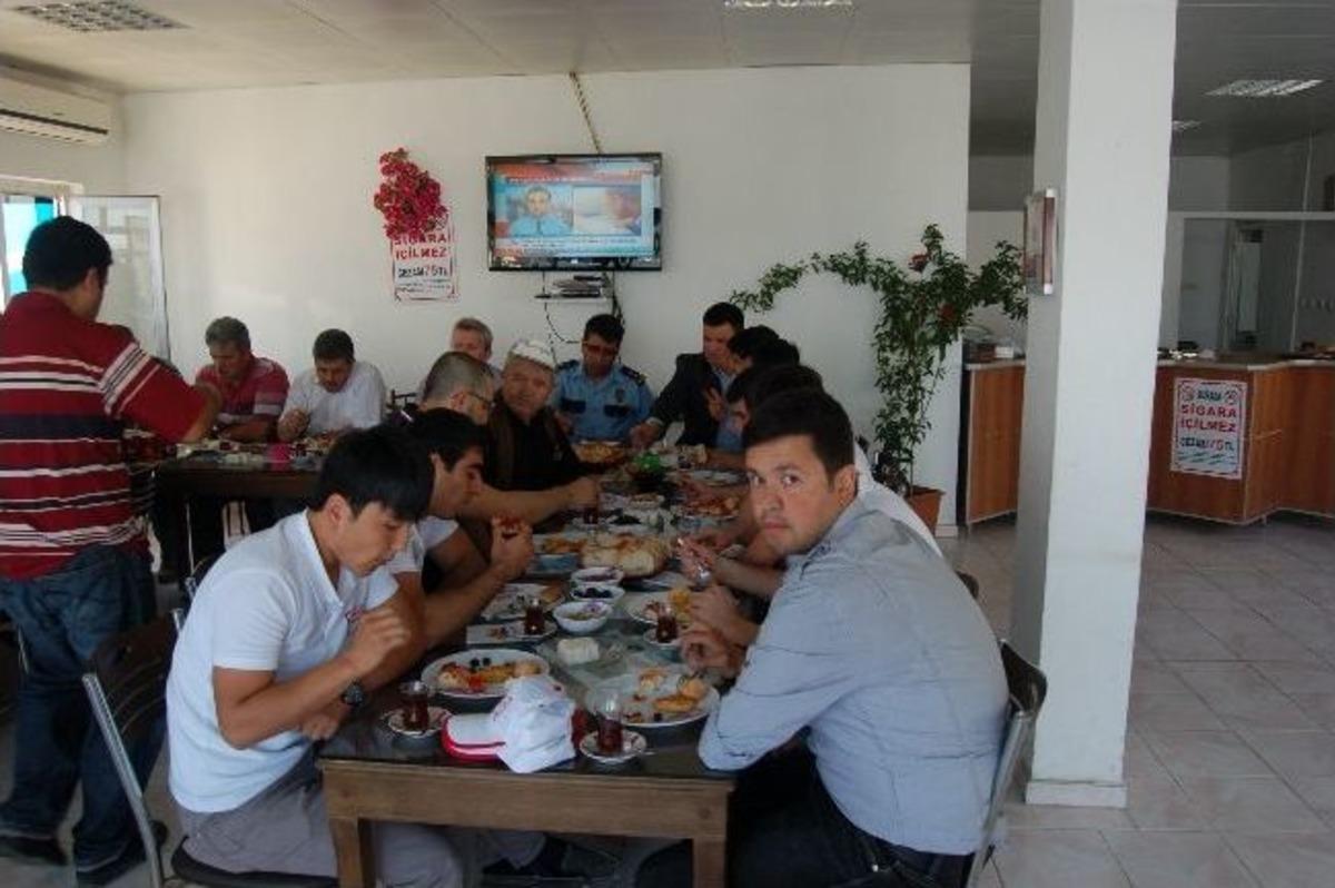 T&uuml;rk&ccedil;e Olimpiyatlarına Katılacak &Ouml;ğrenciler Kahvaltıda Buluştu