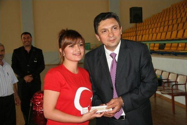 Sungurlu&rsquo;da G&ouml;n&uuml;ll&uuml; &Ouml;ğretmen Ve &Ouml;ğrenciler &Ouml;d&uuml;llendirildi 1