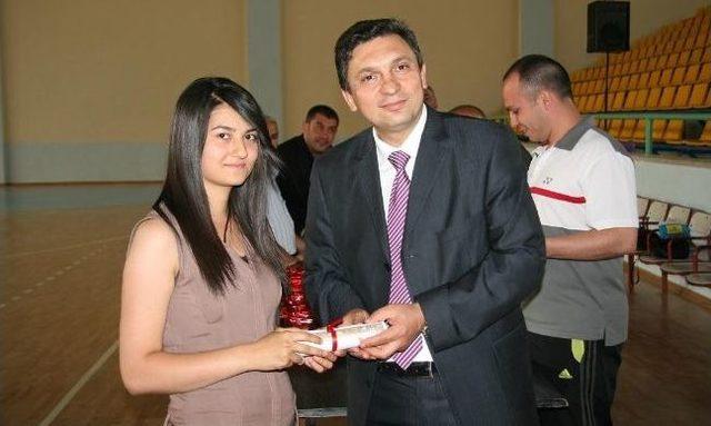 Sungurlu&rsquo;da G&ouml;n&uuml;ll&uuml; &Ouml;ğretmen Ve &Ouml;ğrenciler &Ouml;d&uuml;llendirildi 2