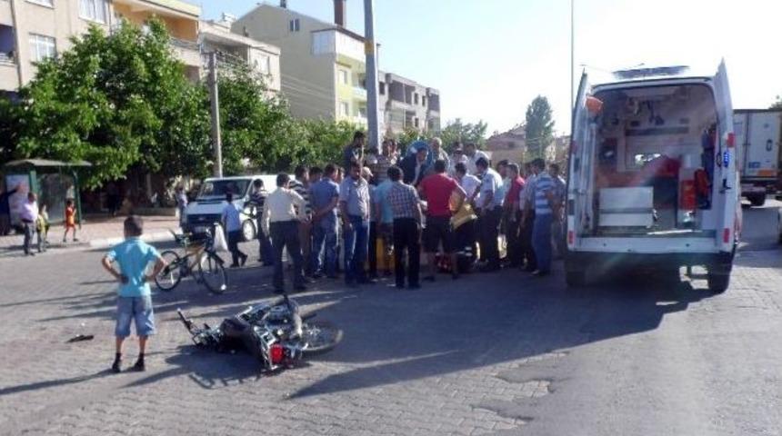 Kamyona &Ccedil;arpan Motosiklet S&uuml;r&uuml;c&uuml;s&uuml; Ağır Yaralandı