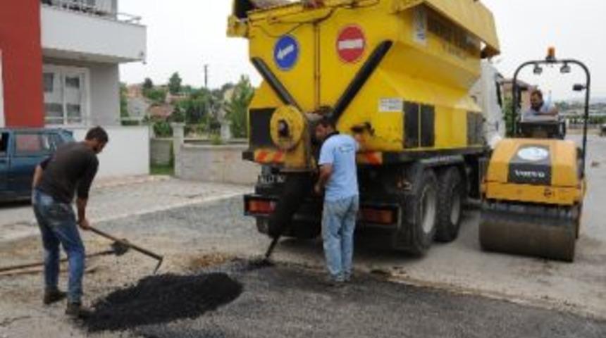 Başiskele'de Bozuk Yollar Onarılıyor