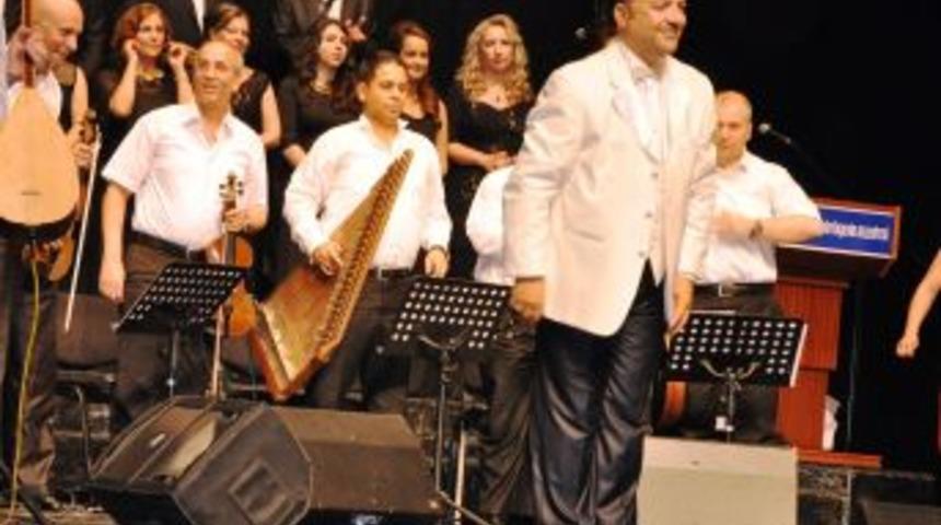 Spastik Engelli &Ccedil;ocuklar Yararına Konser