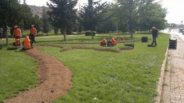 Gaziantep’te Caddeler Çiçek Açtı