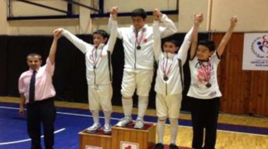 Eskrimciler Madalya’ya Doymuyor