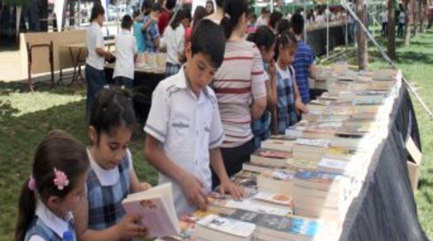 G&uuml;rsu&rsquo;da Ağa&ccedil;lar Kitap A&ccedil;tı