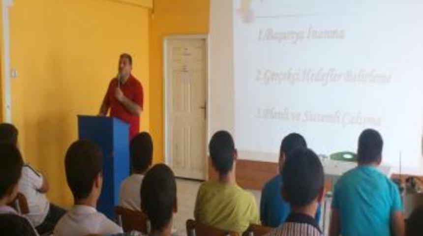 SEKBİLDER Okuma Salonlarında SBS Semineri Düzenlendi