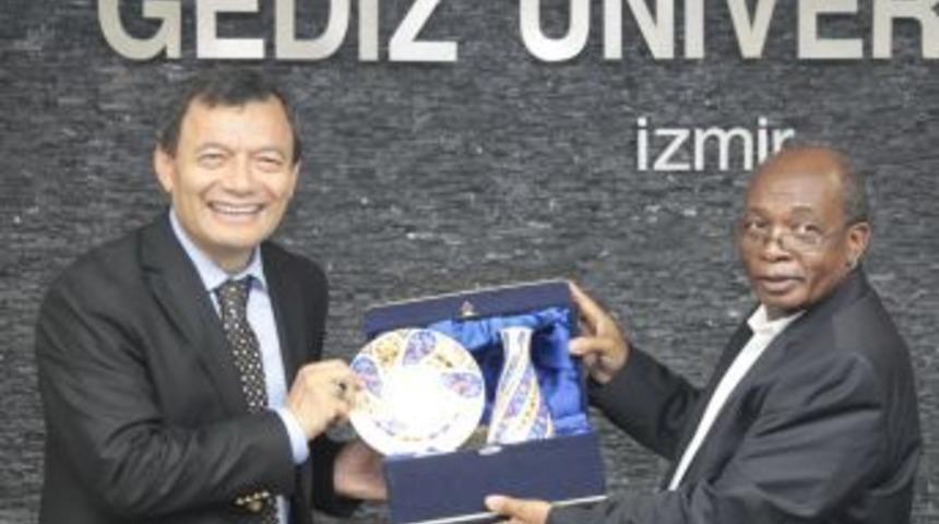 Gediz &Uuml;niversitesi, Zambiya Eğitim Bakanı Phiri&rsquo;yi Ağırladı