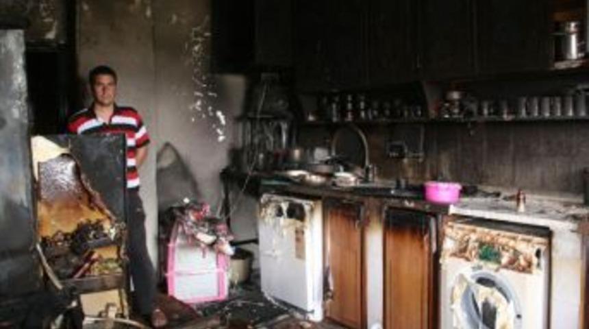 Elektrik Kontağından &Ccedil;ıkan Yangın Korkuttu