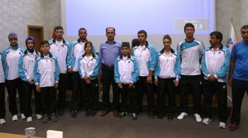 Sel&ccedil;uklu Meclisi Başarılı Sporcuları &Ouml;d&uuml;llendirdi