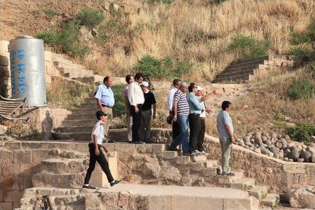 Yıkılan Urfa Kalesi’nde İnceleme