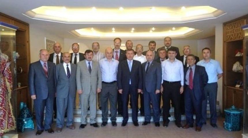 Gediz Heyeti Vali Şerif Yılmaz'ı Ziyaret Etti