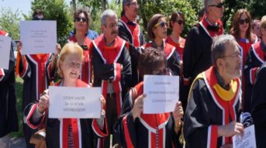 Gezi Parkı Olaylarına TBMM &Ouml;n&uuml;nde &lsquo;c&uuml;bbeli&rsquo; Tepki