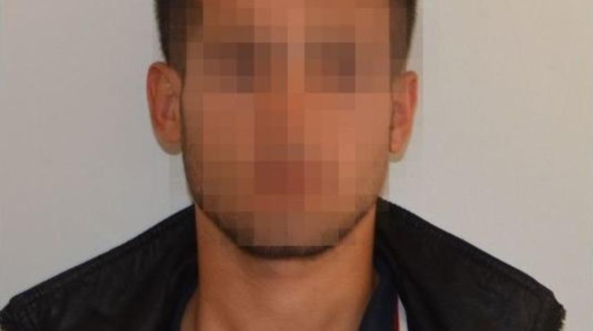 Kahvede İ&ccedil;ki İ&ccedil;tiği İ&ccedil;in Kendisini İkaz Eden Amcasını &Ouml;ld&uuml;rd&uuml;