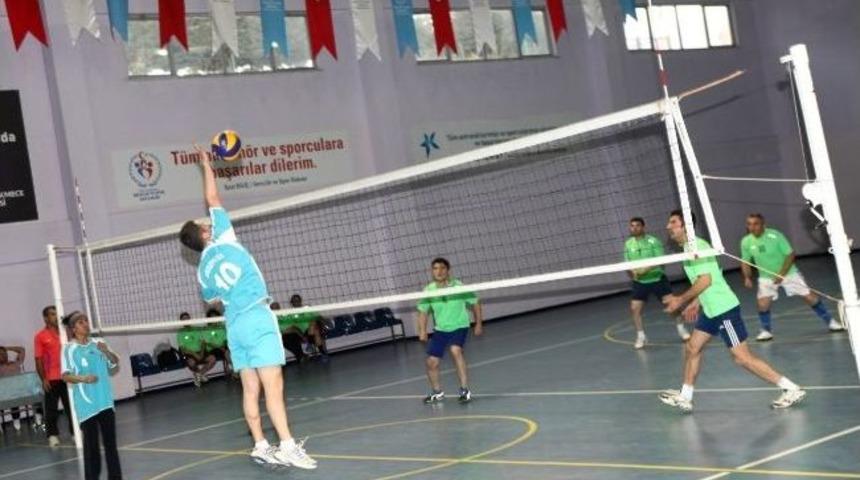 K&uuml;&ccedil;&uuml;k&ccedil;ekmeceli Eğitimcilerden Kıyasıya M&uuml;cadele