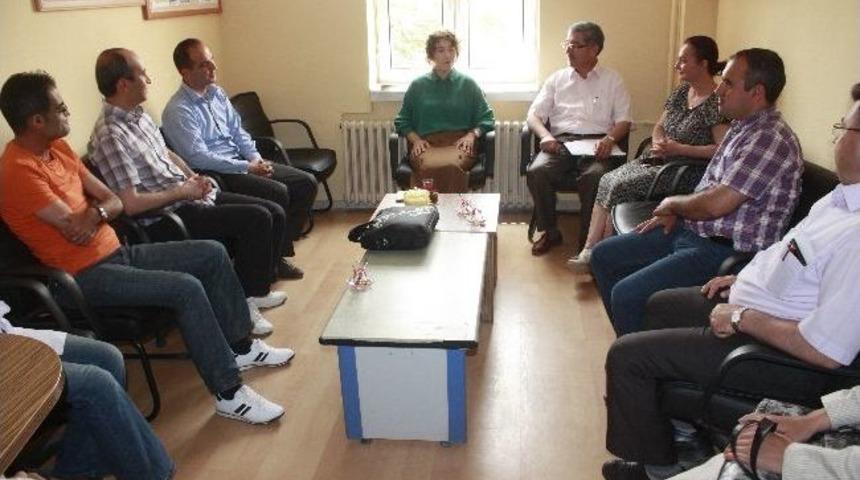 Deneri, Okul Ziyaretlerini S&uuml;rd&uuml;r&uuml;yor