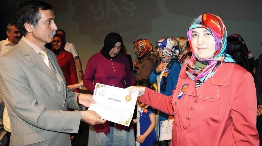 7-19 Yaş Aile Eğitimi Programına Katılan 500 Veli Sertifika Aldı