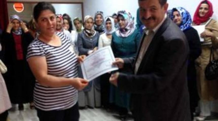 Diyarbakırlı Kadınlar 'aile Ve Evlilik Okulu'ndan Mezun Oldu