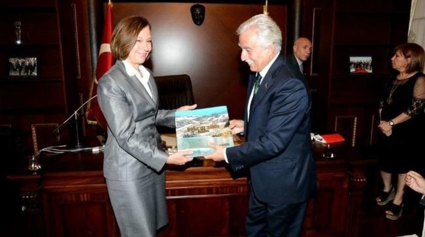 L&uuml;ksemburg B&uuml;y&uuml;kel&ccedil;isi Conzemius B&uuml;y&uuml;kşehir&rsquo;de