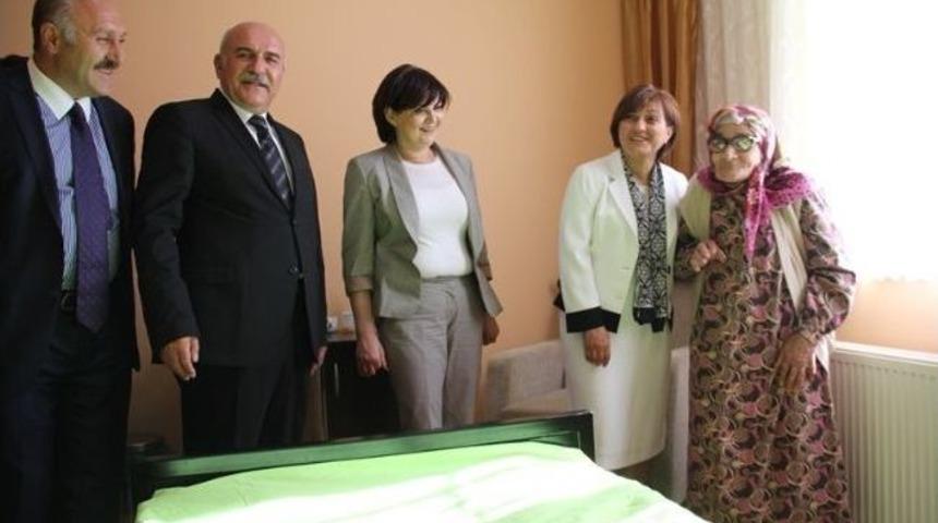 G&ouml;n&uuml;l El&ccedil;ileri Projesinin Tanıtımı Bakan Yardımcısı Aşkın Asan&rsquo;ın Katılımıyla Yapıldı