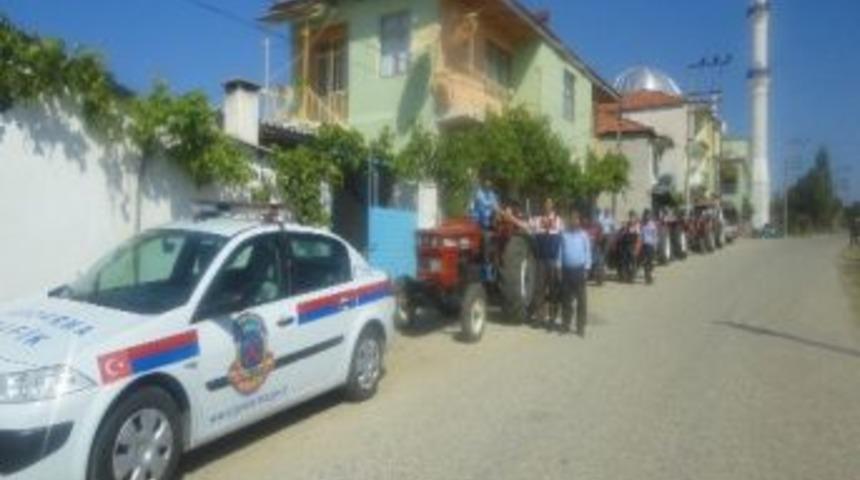 K&ouml;pr&uuml;başı'nda Trakt&ouml;rler D&ouml;ner Lamba Takıldı