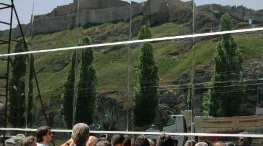 Vali Karaloğlu Urartu M&uuml;zesi İnşaatını İnceledi