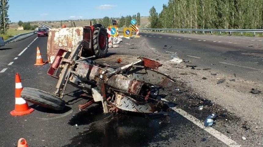 Kazada Trakt&ouml;r Ortadan İkiye B&ouml;l&uuml;nd&uuml;