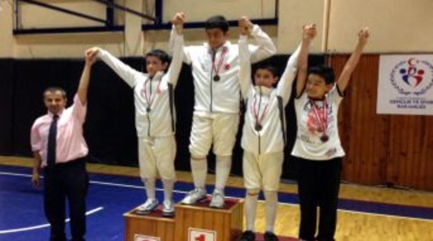 Adıyamanlı Eskrimcilerden 7 Madalya