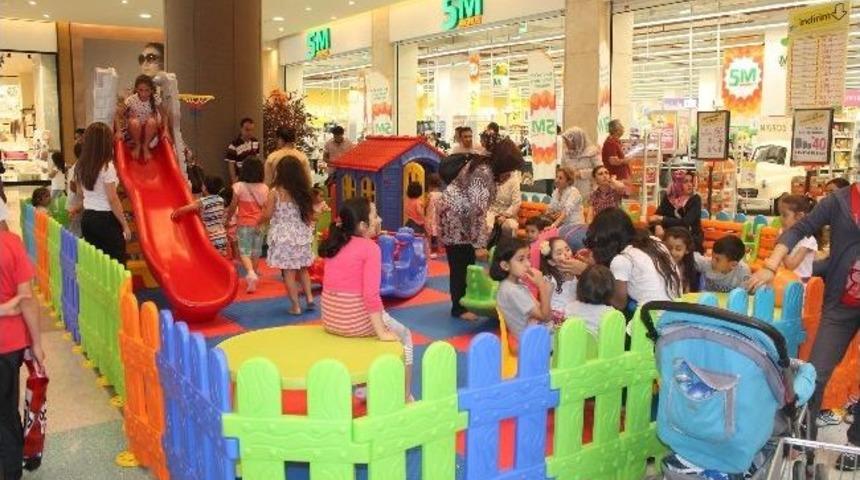 Anneler Alışverişte, &Ccedil;ocuklar G&uuml;vende