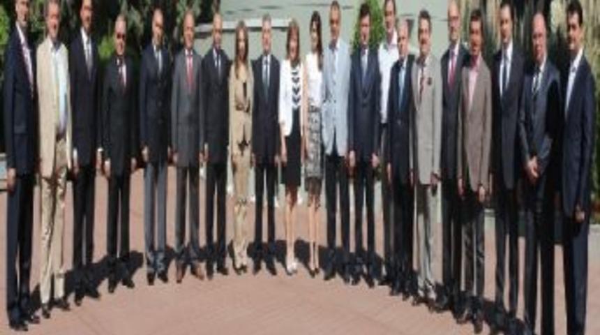 İzsiad Olağan&uuml;st&uuml; Genel Kurula Gidiyor