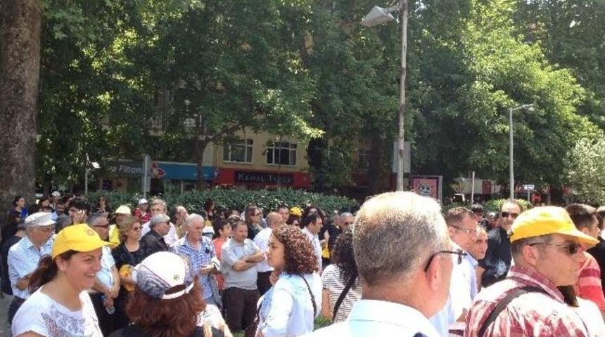 Kocaeli'de Kesk'e Bağlı Memurlar İş Bıraktı