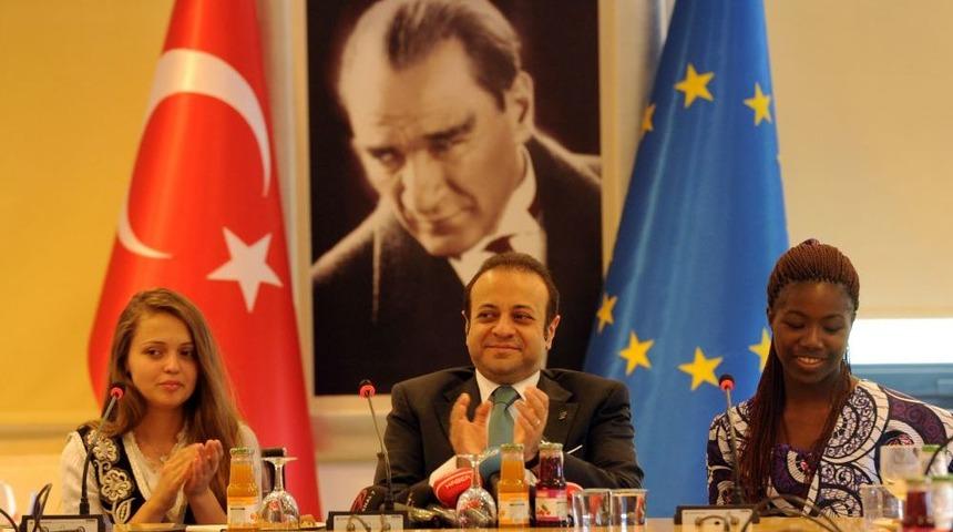 Bağış: Gezi Parkı Oyunlarını Bozalım