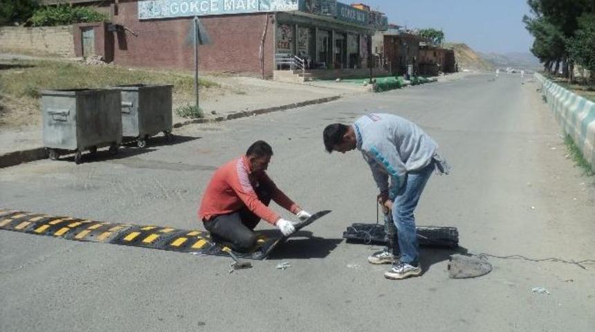 Yollara Yeni Kasisleri Monte Edildi