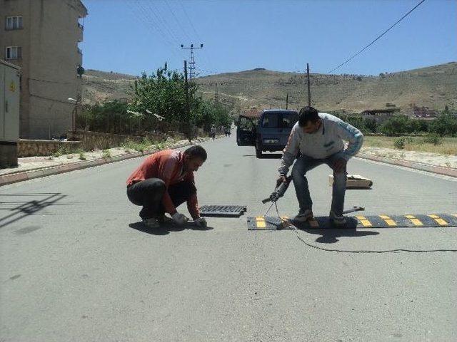 Yollara Yeni Kasisleri Monte Edildi