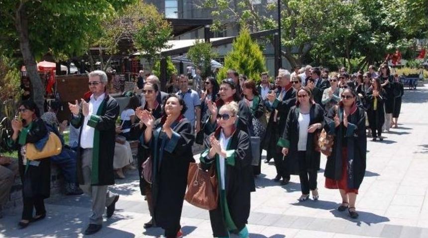 &Ccedil;anakkaleli Avukatlardan Gezi Parkı'na Destek