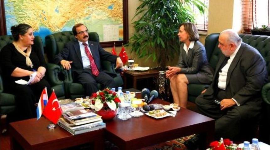 L&uuml;ksemburg B&uuml;y&uuml;kel&ccedil;isi Conzemius'tan Vali Coş'a Ziyaret