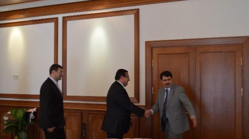 Hukuk Der Y&ouml;neticilerinden Vali Vasip Şahin&rsquo;e Ziyaret