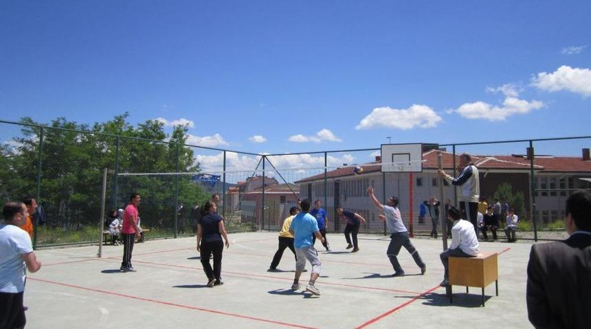 Eflani Milli Eğitim Bahar Voleybol Turnuvası Başladı