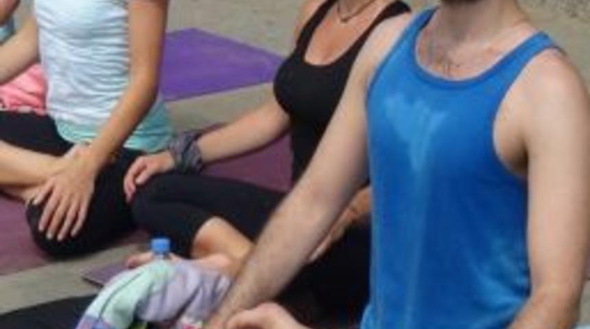 Gezi Parkı&rsquo;nda Yoga Yaptılar