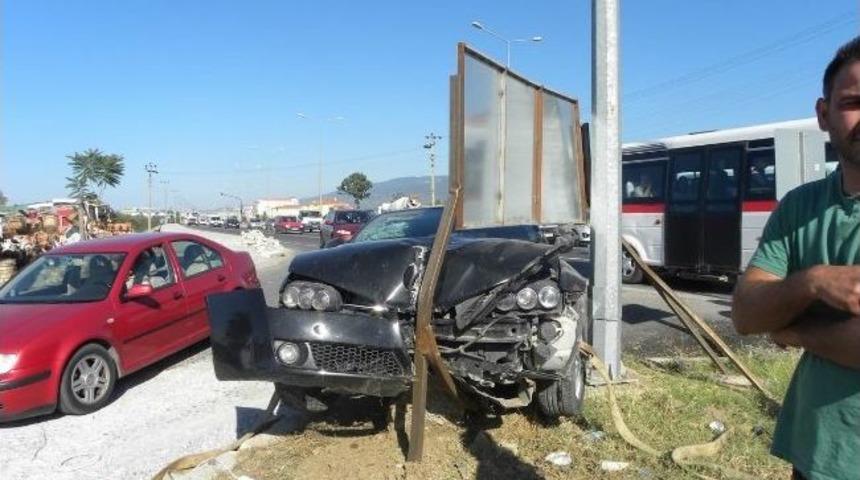 Kontrolden &Ccedil;ıkan Ara&ccedil; Orta Ref&uuml;je &Ccedil;ıktı: 1 Yaralı