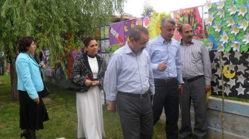 Miniklerin Yaptığı Resimler Sergilendi